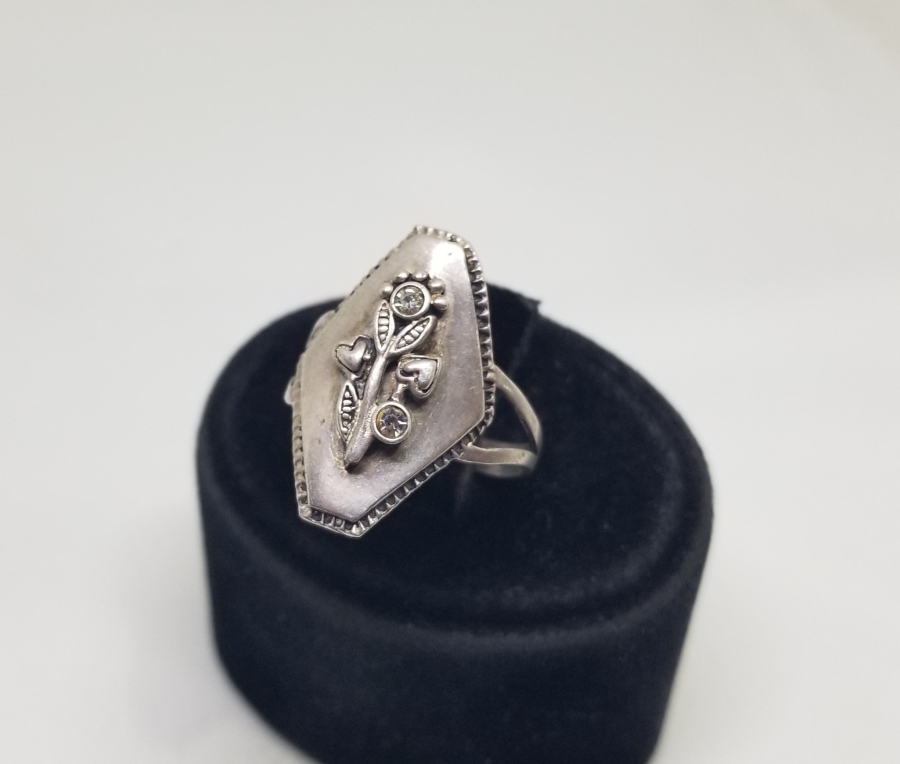 MARGAZİT TAŞLI VE KABARTMA İŞÇİLİKLİ ÖZEL YAPIM GÜMÜŞ YÜZÜK