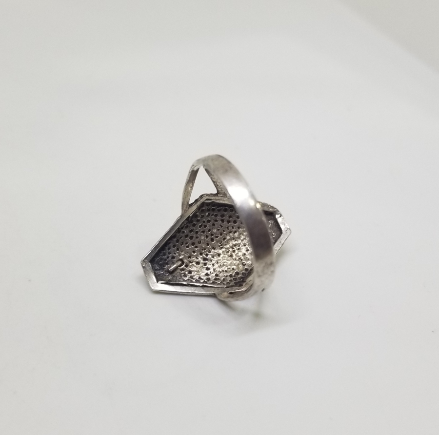 MARGAZİT TAŞLI VE KABARTMA İŞÇİLİKLİ ÖZEL YAPIM GÜMÜŞ YÜZÜK