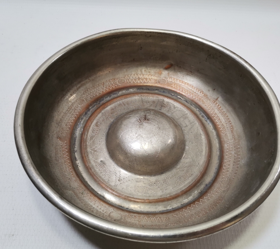 ÜZERİ KALEM VE KABARTMA İŞÇİLİKLİ ANTİKA HAMAMTASI