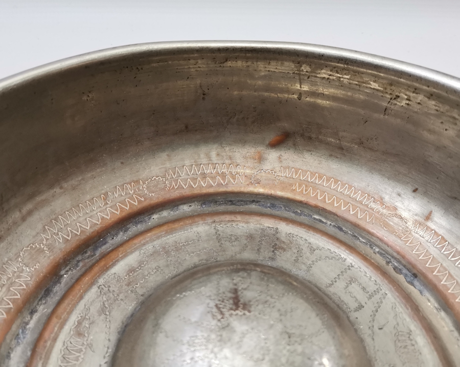 ÜZERİ KALEM VE KABARTMA İŞÇİLİKLİ ANTİKA HAMAMTASI