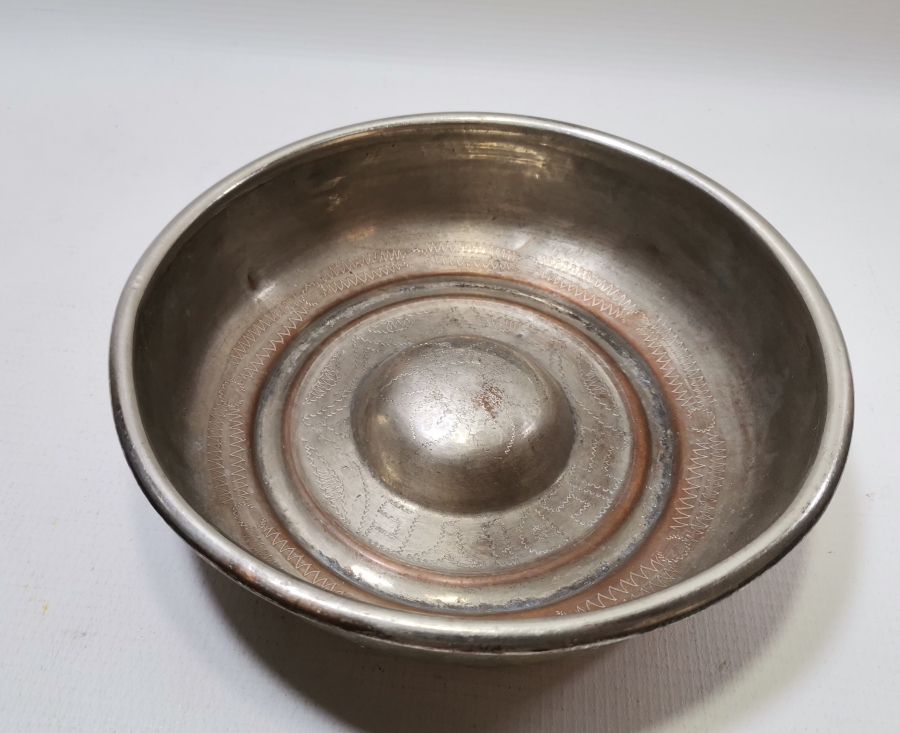 ÜZERİ KALEM VE KABARTMA İŞÇİLİKLİ ANTİKA HAMAMTASI