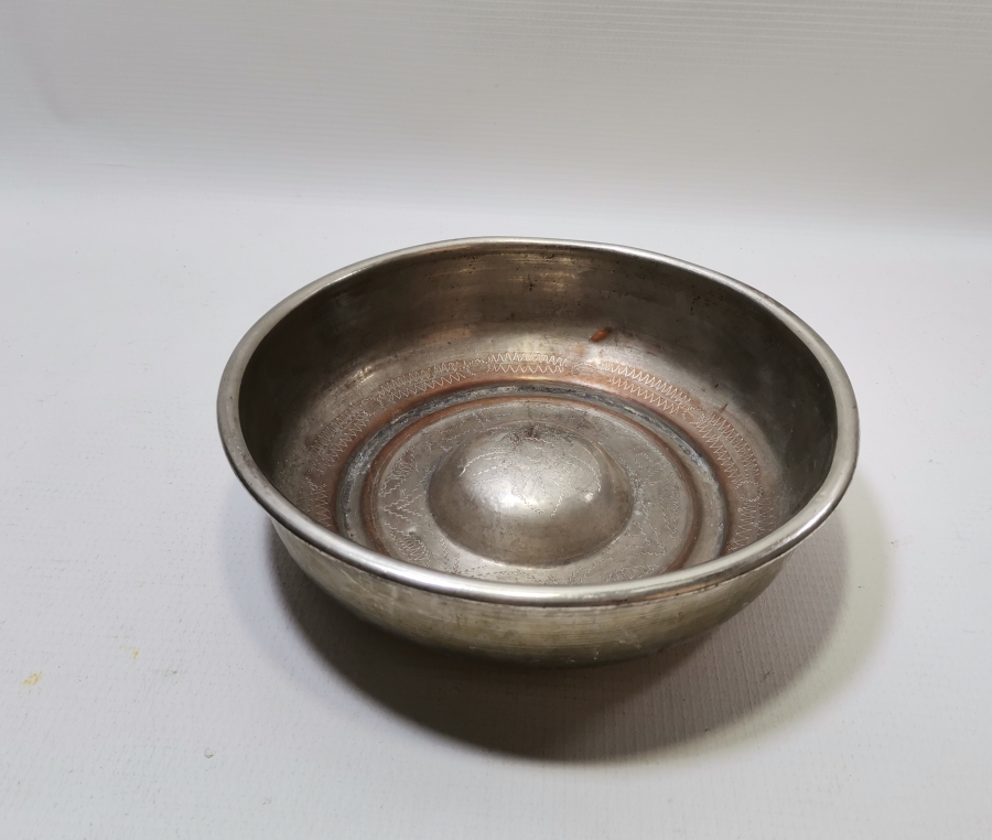 ÜZERİ KALEM VE KABARTMA İŞÇİLİKLİ ANTİKA HAMAMTASI