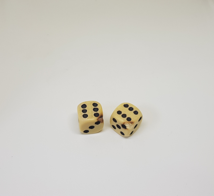 ANTİKA KATALİN ZAR