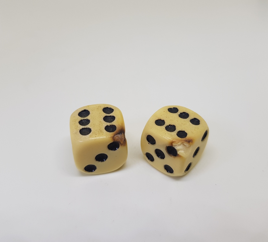 ANTİKA KATALİN ZAR