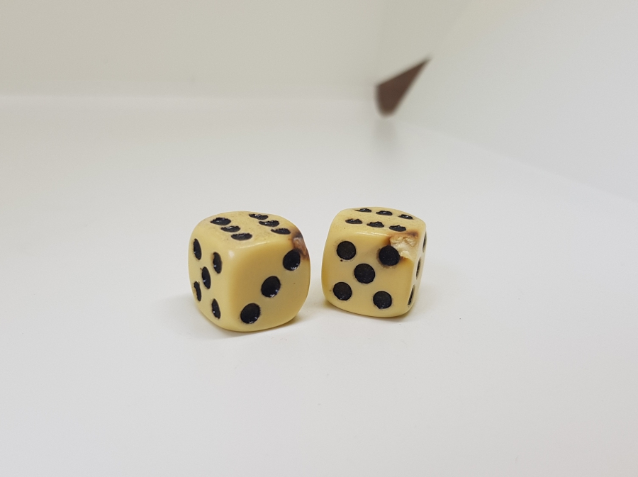 ANTİKA KATALİN ZAR