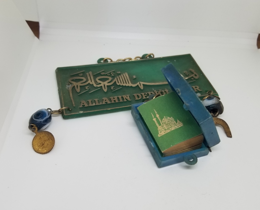 ÜZERİNDE BESMELE-İ ŞERİF YAZILI ANTİKA DÜKKAN LEVHASI