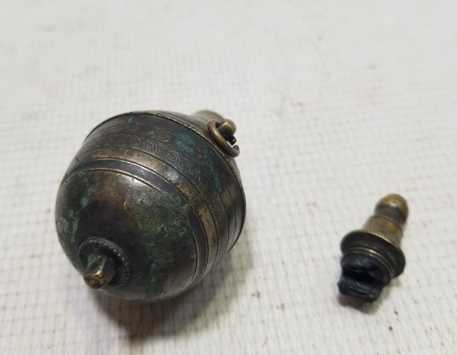 ÜZERİ İŞLEMELİ OSMANLI DÖNEMİ ÇOK NADİR KALE TÜFEĞİ ÇAKMAK BARUTLUĞU