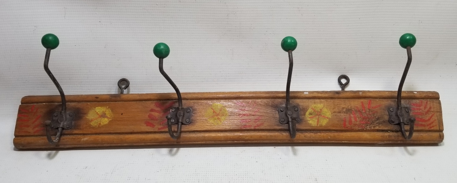 ÜZERİ EL BOYAMA İŞÇİLİKLİ EL YAPIMI AHŞAP ASKILI