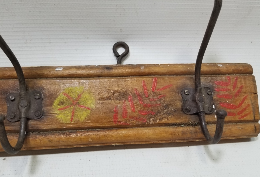 ÜZERİ EL BOYAMA İŞÇİLİKLİ EL YAPIMI AHŞAP ASKILI