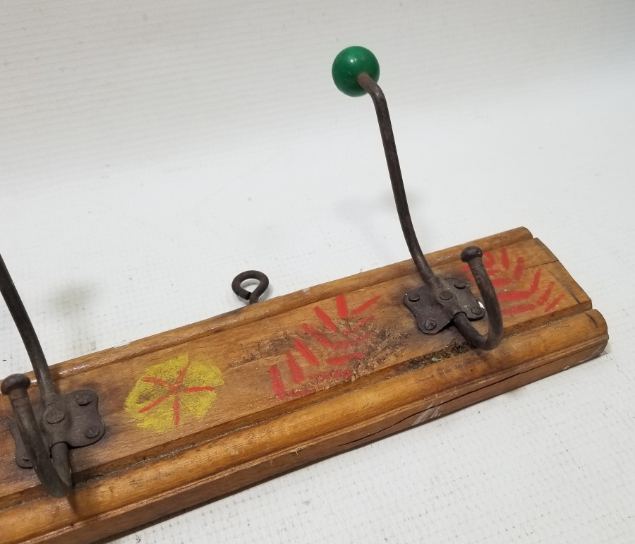 ÜZERİ EL BOYAMA İŞÇİLİKLİ EL YAPIMI AHŞAP ASKILI