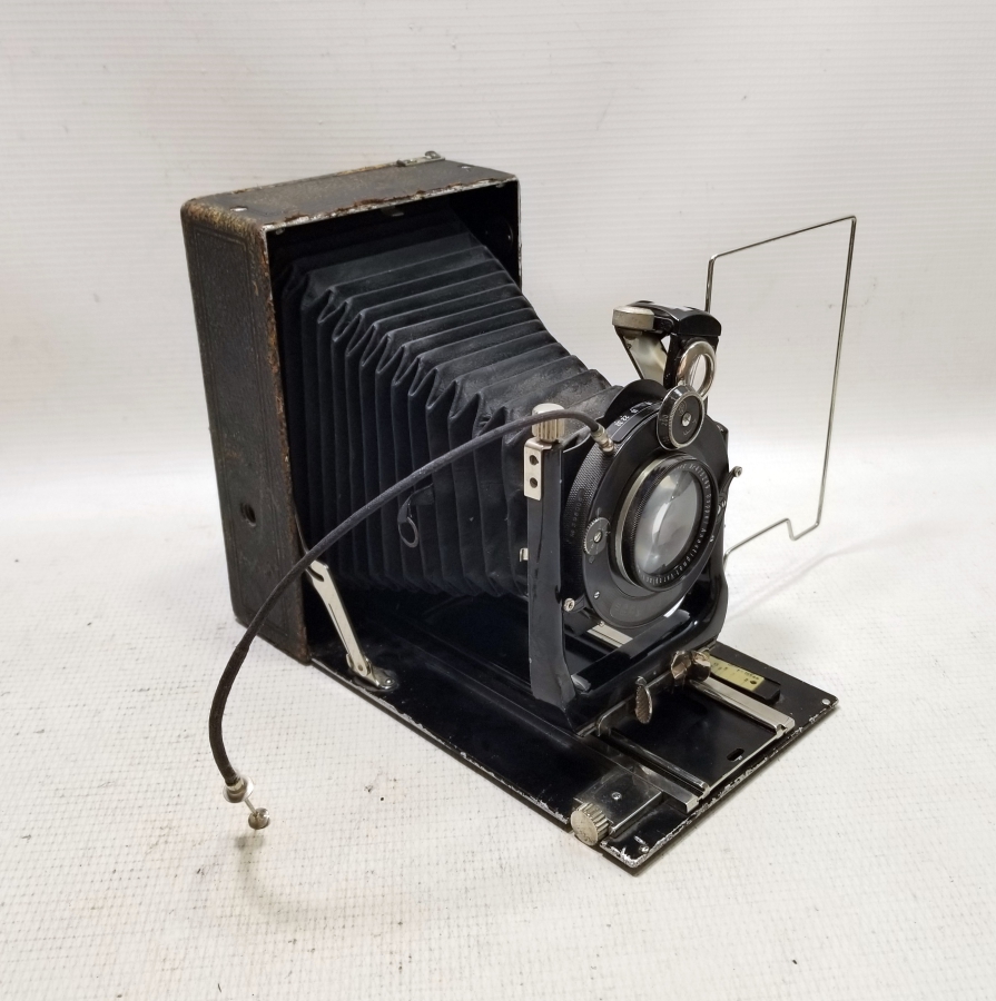 1900 BAŞLARI NADİR KÖRÜKLÜ FOTOĞRAF MAKİNESİ