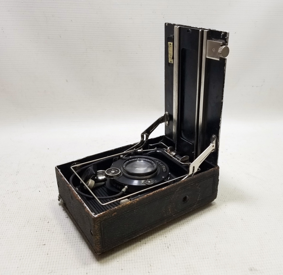 1900 BAŞLARI NADİR KÖRÜKLÜ FOTOĞRAF MAKİNESİ