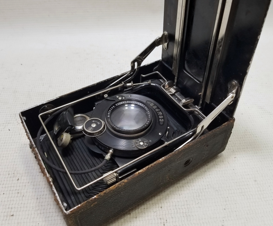1900 BAŞLARI NADİR KÖRÜKLÜ FOTOĞRAF MAKİNESİ