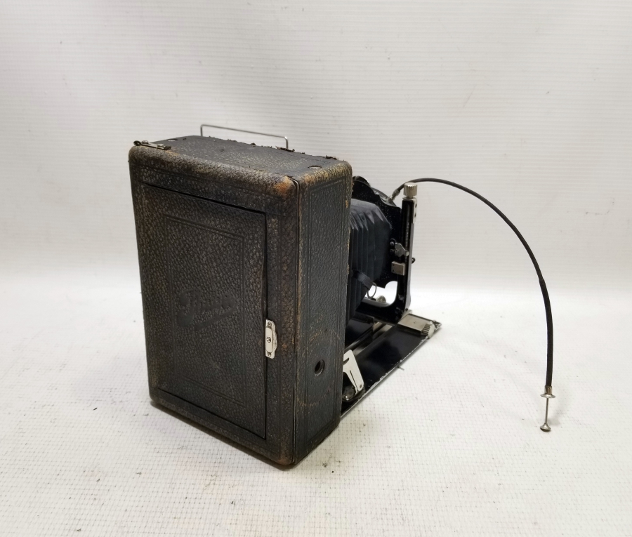 1900 BAŞLARI NADİR KÖRÜKLÜ FOTOĞRAF MAKİNESİ