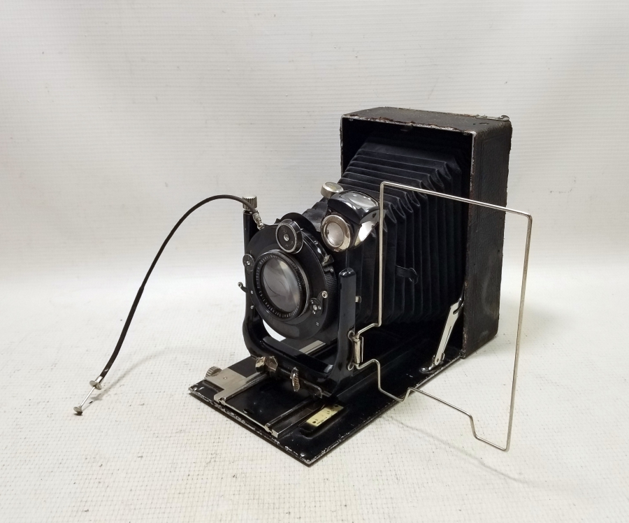 1900 BAŞLARI NADİR KÖRÜKLÜ FOTOĞRAF MAKİNESİ