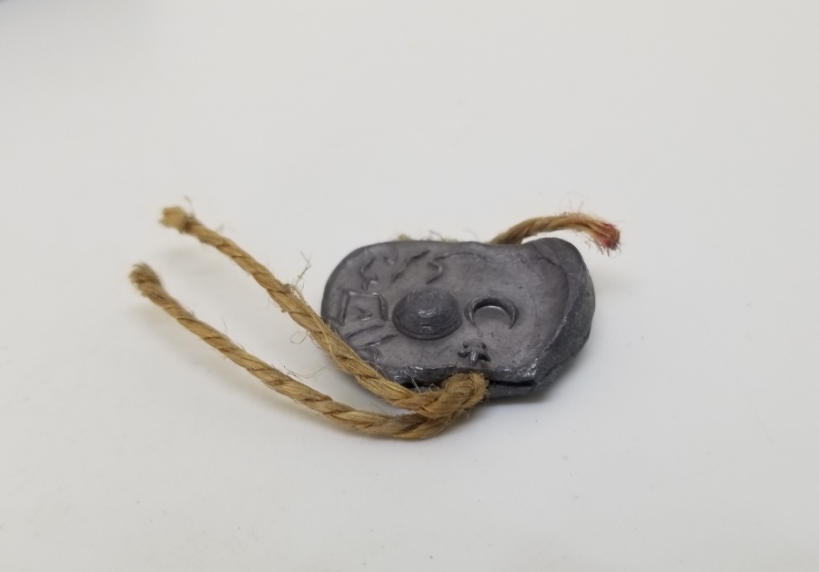 ÇİFT YÜZÜ OSMANLICA YAZILI OSMANLI DÖNEMİ KURŞUN POSTA ETİKETİ