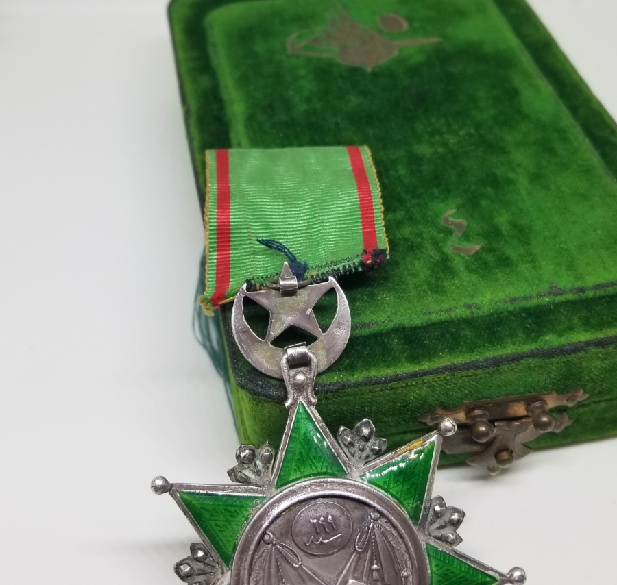 ABDÜLAZİZ HAN DÖNEMİ ORİJİNAL ASKI VE KUTUSUYLA 4. DERECE NİŞANİ OSMANİ