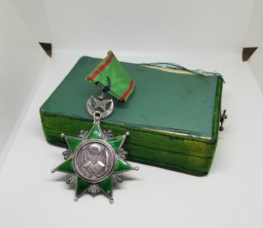 ABDÜLAZİZ HAN DÖNEMİ ORİJİNAL ASKI VE KUTUSUYLA 4. DERECE NİŞANİ OSMANİ