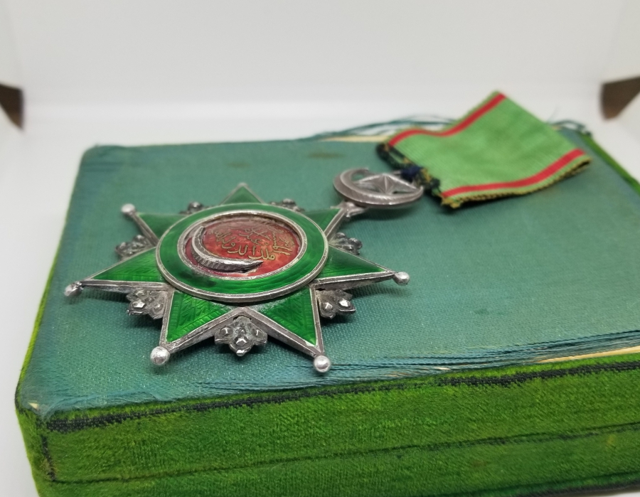 ABDÜLAZİZ HAN DÖNEMİ ORİJİNAL ASKI VE KUTUSUYLA 4. DERECE NİŞANİ OSMANİ