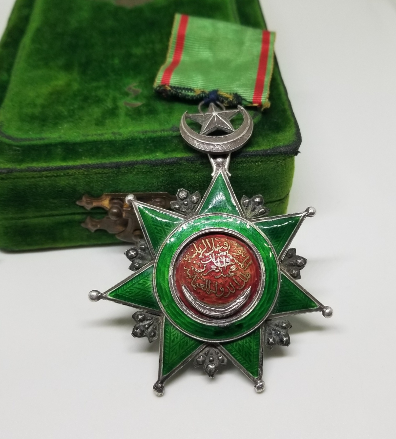 ABDÜLAZİZ HAN DÖNEMİ ORİJİNAL ASKI VE KUTUSUYLA 4. DERECE NİŞANİ OSMANİ