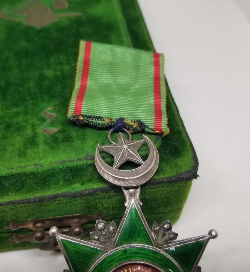 ABDÜLAZİZ HAN DÖNEMİ ORİJİNAL ASKI VE KUTUSUYLA 4. DERECE NİŞANİ OSMANİ