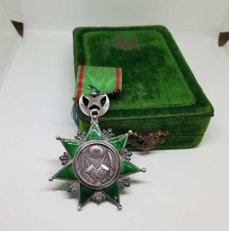 ABDÜLAZİZ HAN DÖNEMİ ORİJİNAL ASKI VE KUTUSUYLA 4. DERECE NİŞANİ OSMANİ