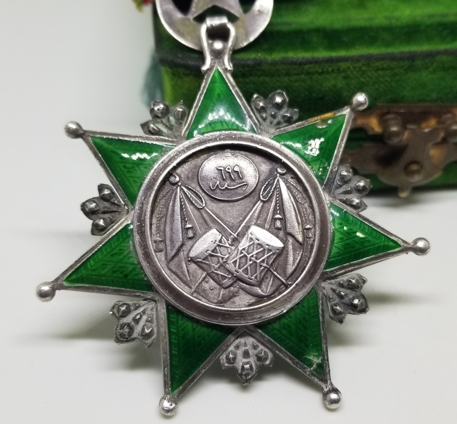 ABDÜLAZİZ HAN DÖNEMİ ORİJİNAL ASKI VE KUTUSUYLA 4. DERECE NİŞANİ OSMANİ