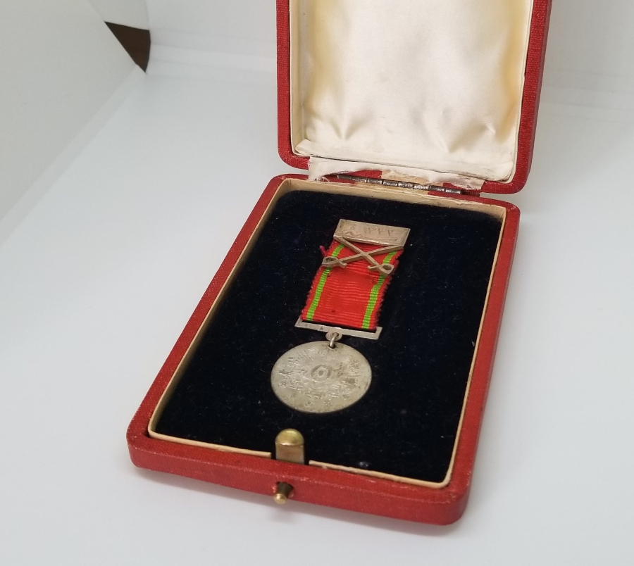 ORİJİNAL KUTUSUNDA ÇOK NADİR KILIÇLI LİYAKAT MADALYASI