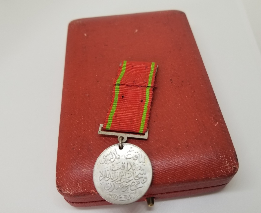 ORİJİNAL KUTUSUNDA ÇOK NADİR KILIÇLI LİYAKAT MADALYASI