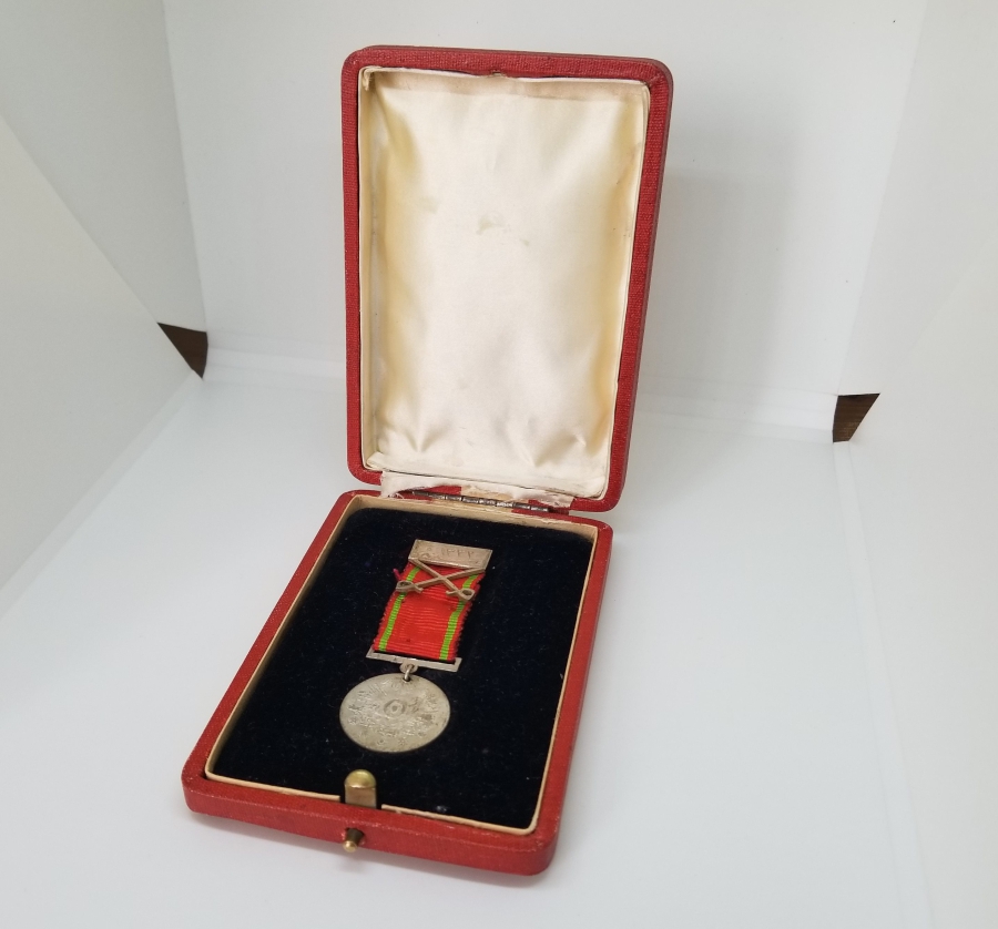 ORİJİNAL KUTUSUNDA ÇOK NADİR KILIÇLI LİYAKAT MADALYASI