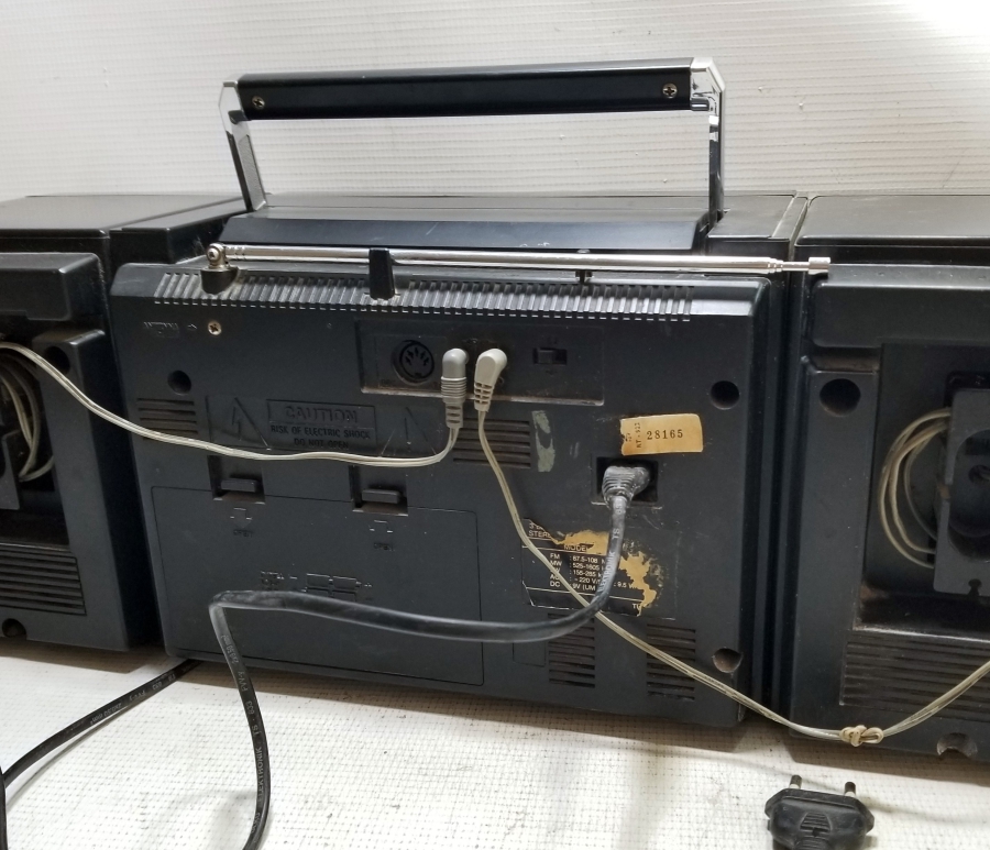 ÇALIŞIR DURUMDA ANTİKA RADYO