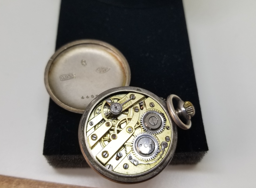 ARKASI PORTRELİ NADİR TİPTE FRANSIZ ZENNE MODEL CEP SAATİ