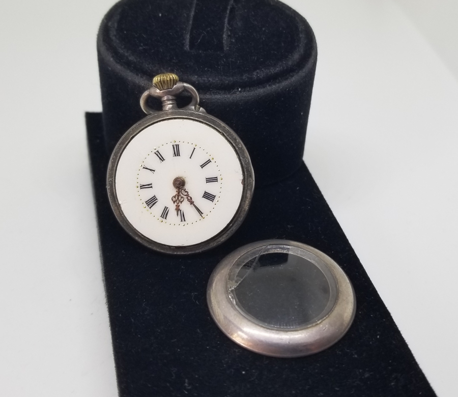 ARKASI PORTRELİ NADİR TİPTE FRANSIZ ZENNE MODEL CEP SAATİ