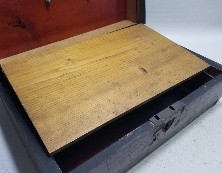 OSMANLI DÖNEMİ KİLİTLİ SEYYAR HATTAT ÇANTASI