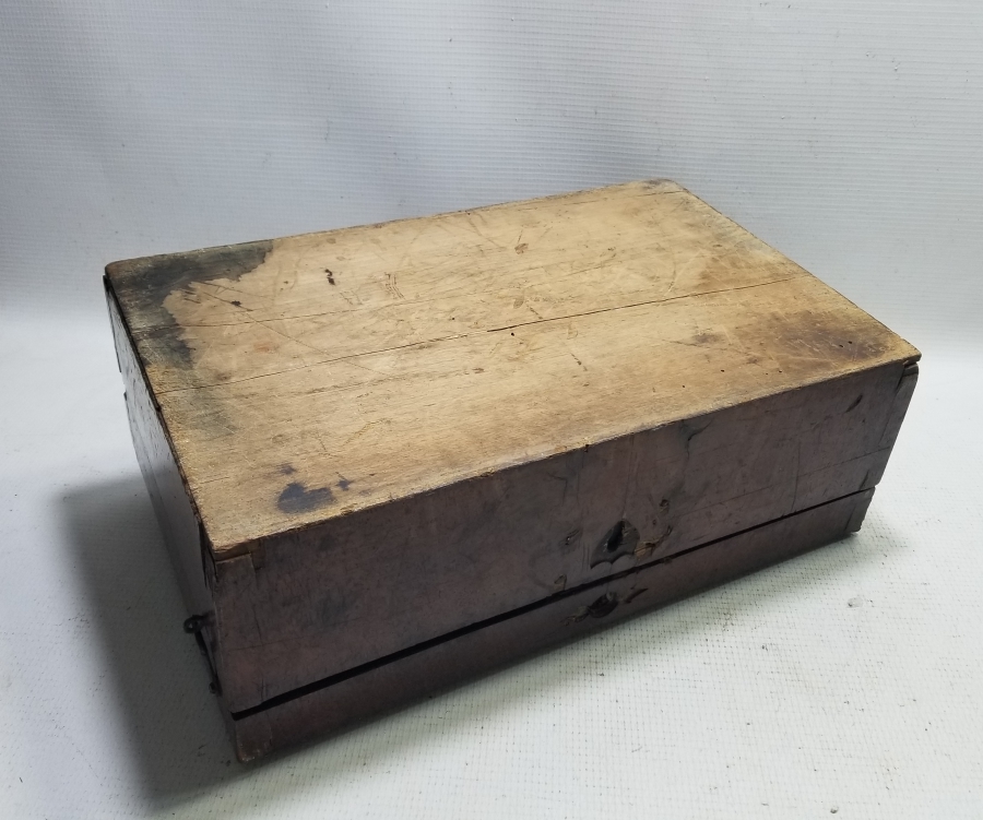 OSMANLI DÖNEMİ KİLİTLİ SEYYAR HATTAT ÇANTASI