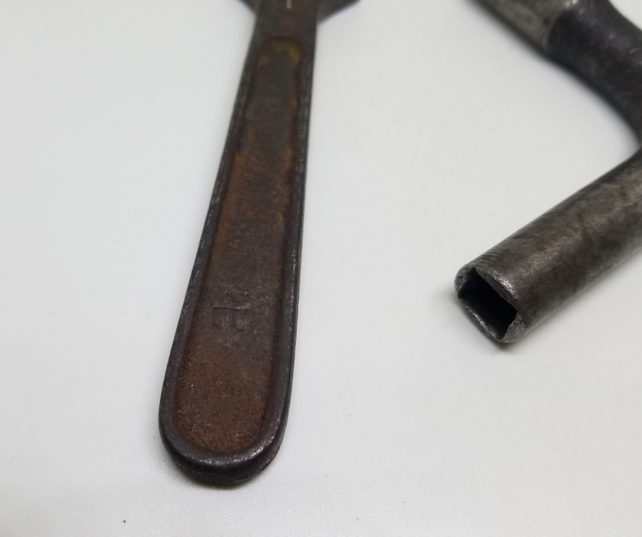 2 ADET ANTİKA ANAHTAR