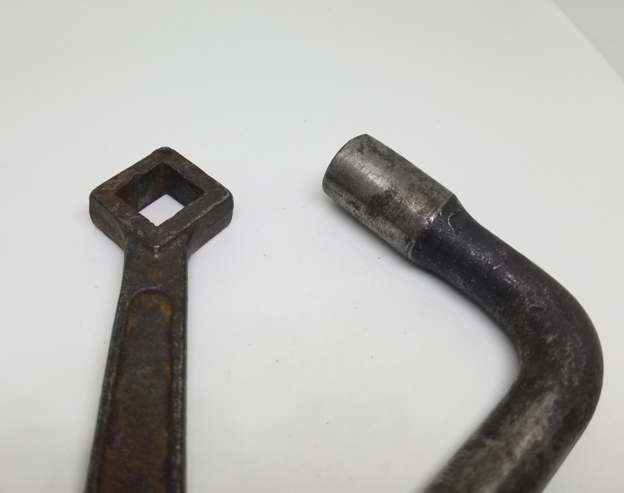 2 ADET ANTİKA ANAHTAR