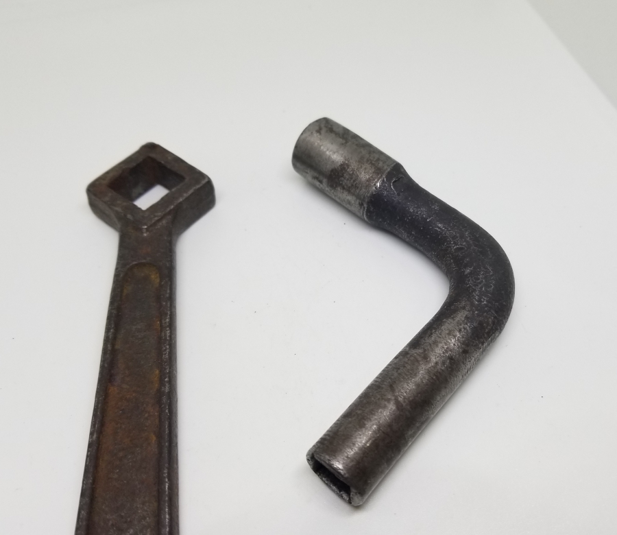 2 ADET ANTİKA ANAHTAR