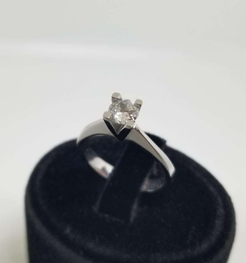 TEK TAŞ PIRLANTA YÜZÜK