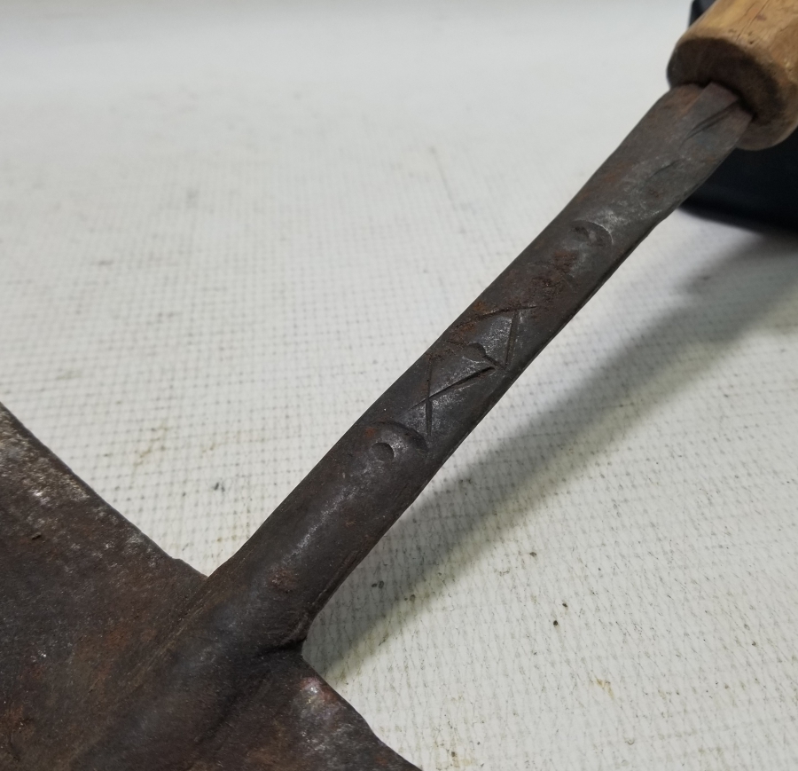 ÜZERİ İŞLEMELİ NADİR FORMDA NALÇEK