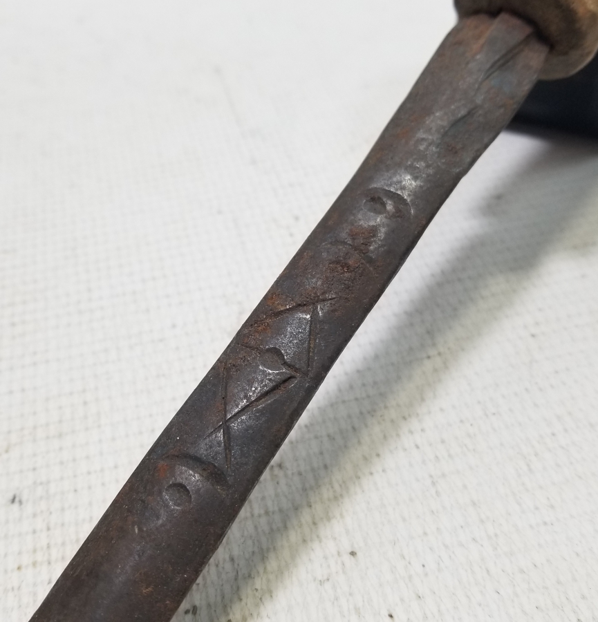 ÜZERİ İŞLEMELİ NADİR FORMDA NALÇEK