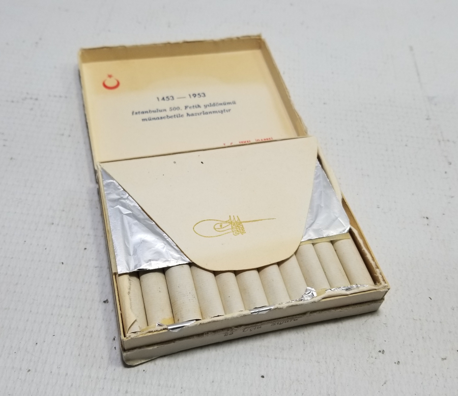 İSTANBUL'UN FETHİNİN 500. YILI ANISINA YAPTIRILMIŞ İÇİ DOLU SİGARA PAKETİ