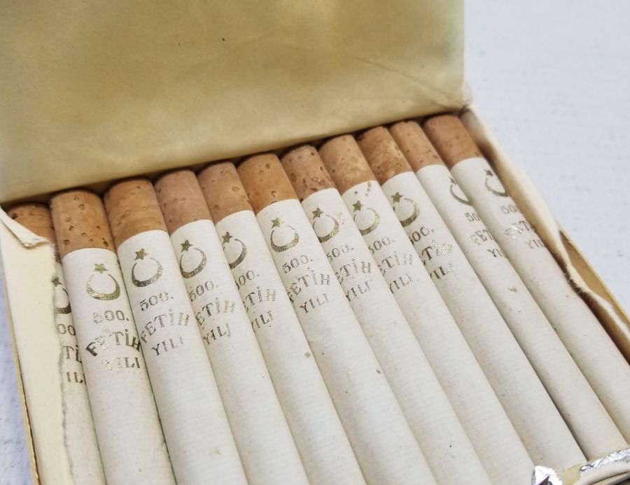 İSTANBUL'UN FETHİNİN 500. YILI ANISINA YAPTIRILMIŞ İÇİ DOLU SİGARA PAKETİ