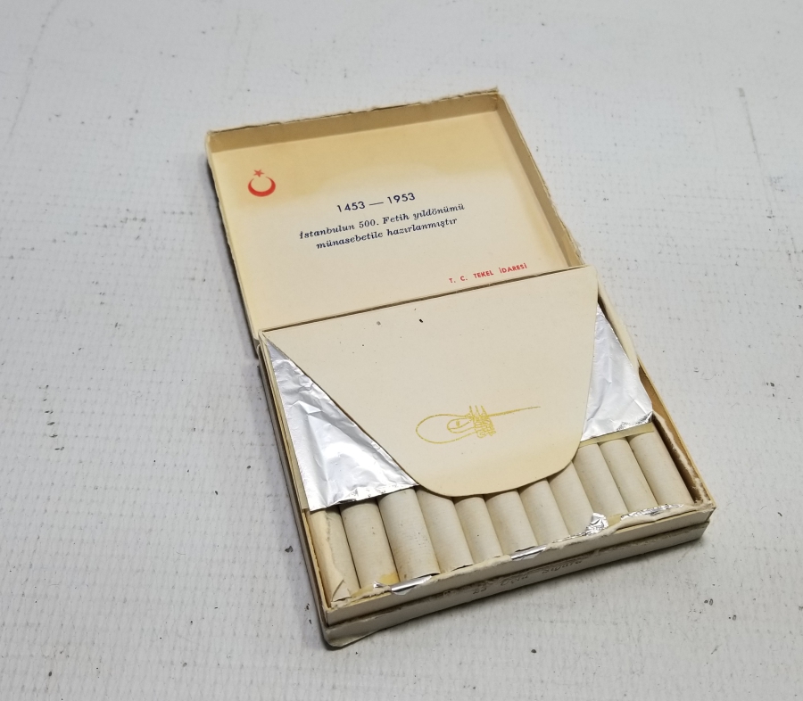 İSTANBUL'UN FETHİNİN 500. YILI ANISINA YAPTIRILMIŞ İÇİ DOLU SİGARA PAKETİ