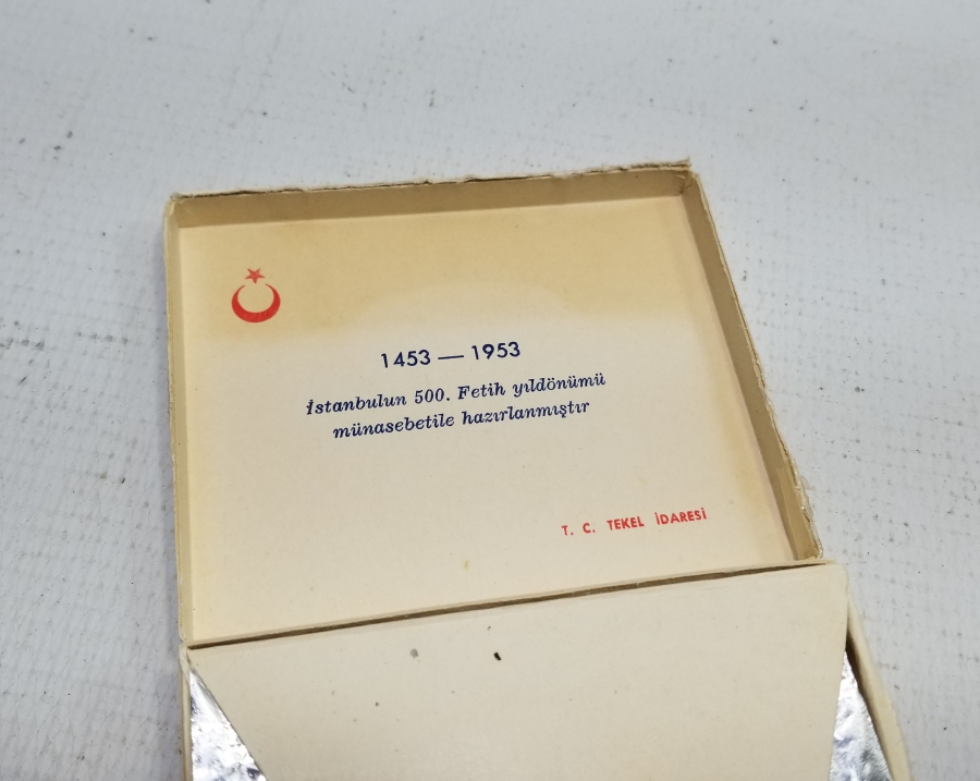 İSTANBUL'UN FETHİNİN 500. YILI ANISINA YAPTIRILMIŞ İÇİ DOLU SİGARA PAKETİ