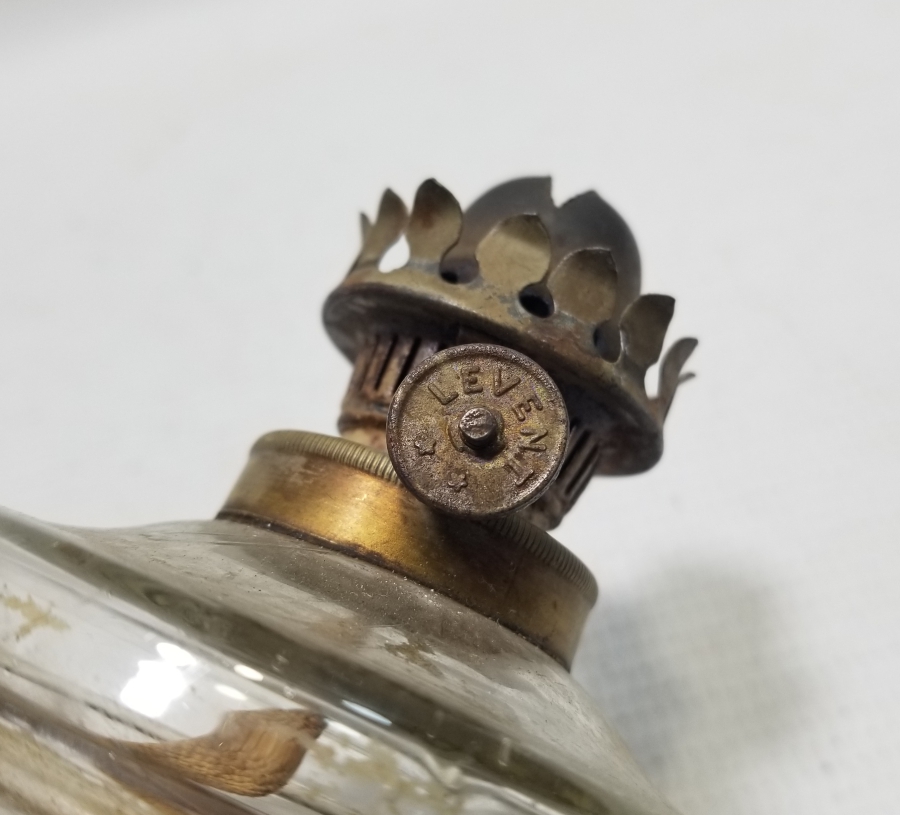 YERLİ YAPIM ANTİKA TUTMAÇLI GAZ LAMBASI