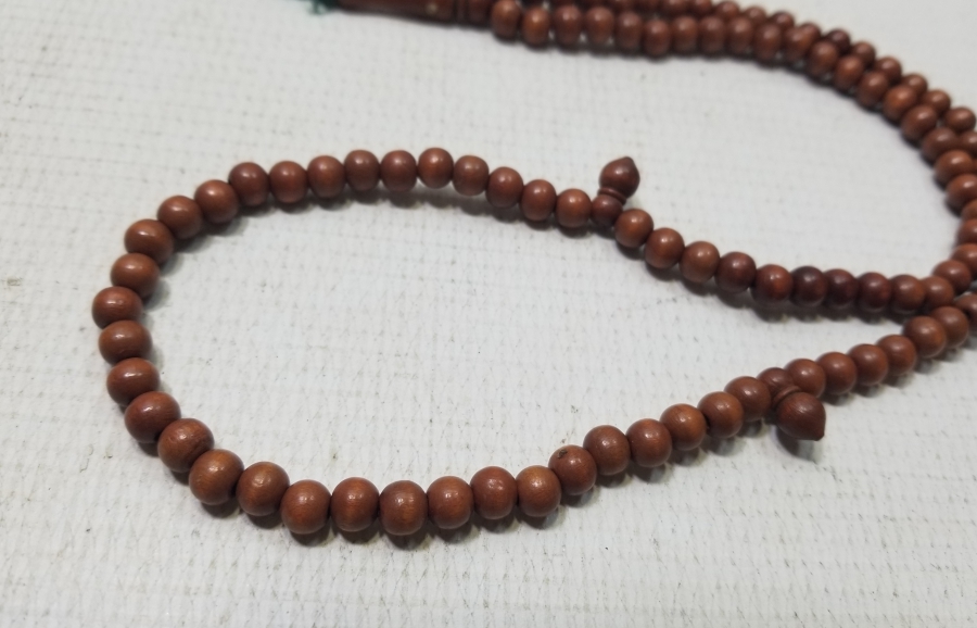 İÇİNDE KABE-İ ŞERİF GÖRSELİ BULUNAN MİKRO FOTOĞRAFLI OSMANLI DÖNEMİ AHŞAP NAMAZ TESPİHİ