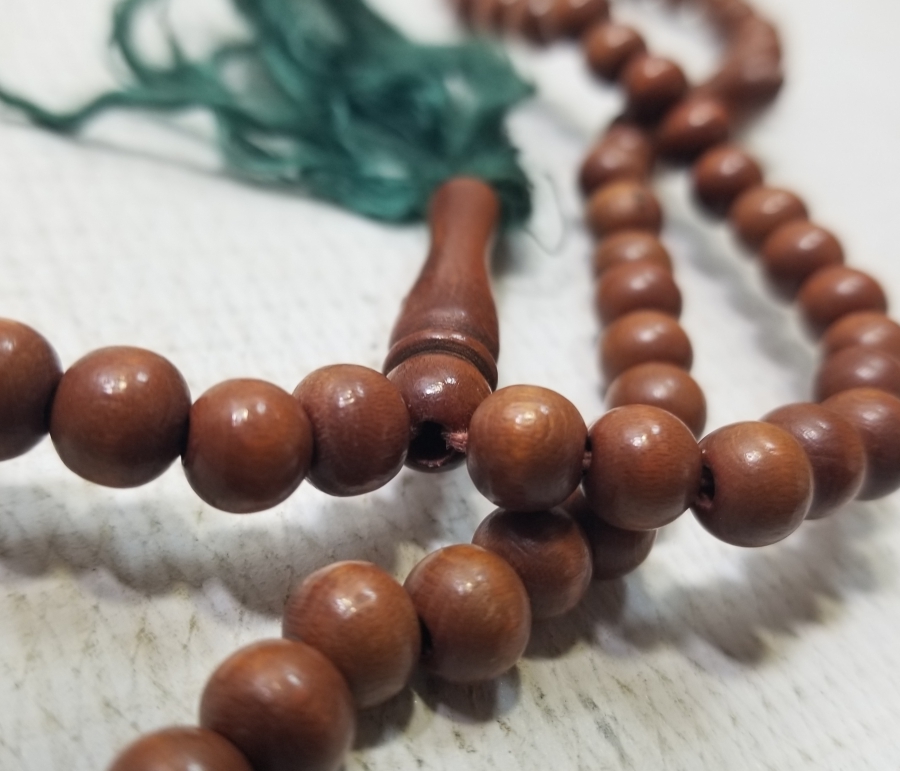 İÇİNDE KABE-İ ŞERİF GÖRSELİ BULUNAN MİKRO FOTOĞRAFLI OSMANLI DÖNEMİ AHŞAP NAMAZ TESPİHİ