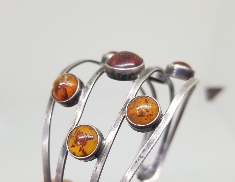 ÖZEL YAPIM FOSİLLİ KEHRİBAR GÜMÜŞ BİLEZİK