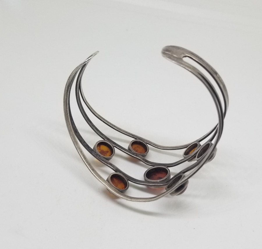 ÖZEL YAPIM FOSİLLİ KEHRİBAR GÜMÜŞ BİLEZİK